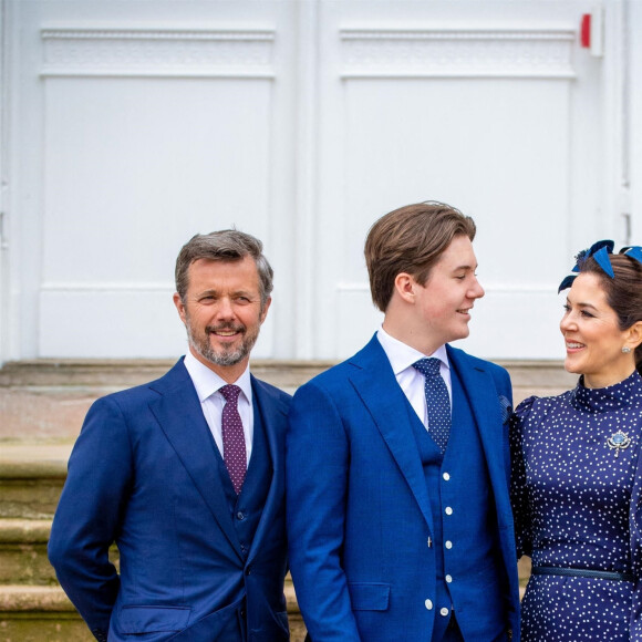 Le prince Frederik, la princesse Mary, et le prince Christian de Danemark - La famille royale du Danemark lors de la confirmation du prince Christian en l'église du château de Fredensborg, Danemark, le 15 mai 2021.