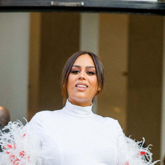 Amel Bent arrive au Musée d'Art Moderne pour assister au défilé Giambattista Valli, collection prêt-à-porter automne-hiver 2022/2023. Paris, France, le 7 mars 2022. © Veeren-Clovis/Bestimage