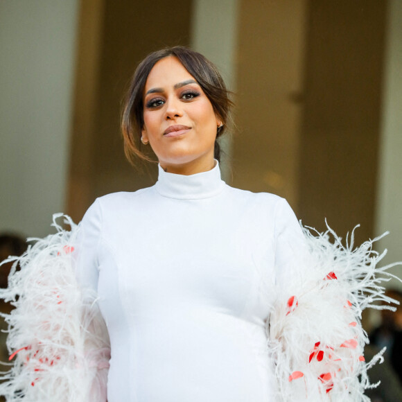 Amel Bent arrive au Musée d'Art Moderne pour assister au défilé Giambattista Valli, collection prêt-à-porter automne-hiver 2022/2023. Paris, France, le 7 mars 2022. © Veeren-Clovis/Bestimage