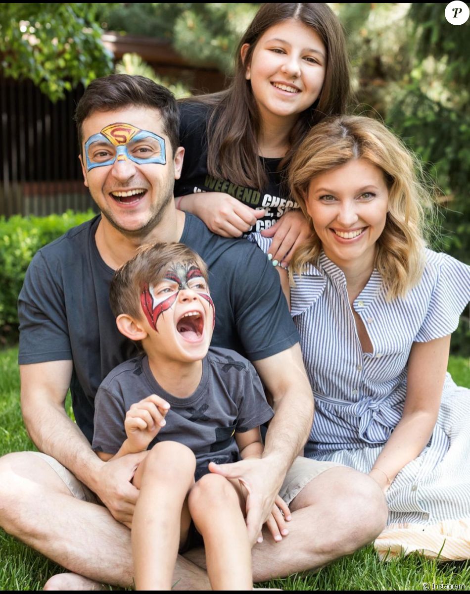 Photo d'Olena Zelenska et du président ukrainien Volodymyr Zelensky : le couple pose avec leurs deux enfants Oleksandra et Kirilo