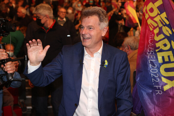 Fabien Roussel, Candidat du Parti communiste français à l'élection présidentielle, en meeting au Pin Galant à Mérignac (Gironde) le 1er Mars 2022.