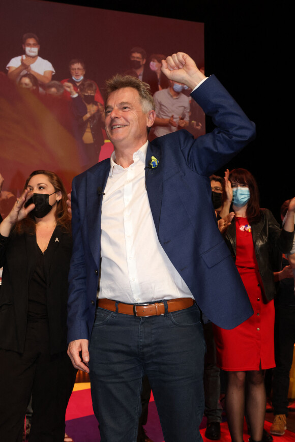 Fabien Roussel, Candidat du Parti communiste français à l'élection présidentielle, en meeting au Pin Galant à Mérignac (Gironde) le 1er Mars 2022.