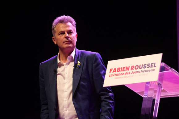 Fabien Roussel, Candidat du Parti communiste français à l'élection présidentielle, en meeting au Pin Galant à Mérignac (Gironde) le 1er Mars 2022.