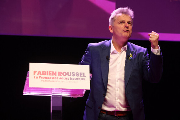 Fabien Roussel, Candidat du Parti communiste français à l'élection présidentielle, en meeting au Pin Galant à Mérignac (Gironde) le 1er Mars 2022.