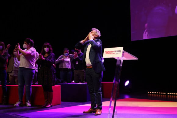 Fabien Roussel, Candidat du Parti communiste français à l'élection présidentielle, en meeting au Pin Galant à Mérignac (Gironde) le 1er Mars 2022.