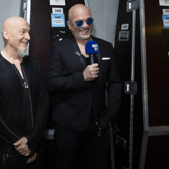 Exclusif - Florent Pagny, Pascal Obispo - Backstage de l'émission spéciale "Unis pour l'Ukraine" à la Maison de la Radio et de la Musique, diffusée en direct sur France 2 le 8 mars 2022. © Cyril Moreau / Jack Tribeca / Bestimage