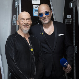 Exclusif - Florent Pagny, Pascal Obispo - Backstage de l'émission spéciale "Unis pour l'Ukraine" à la Maison de la Radio et de la Musique, diffusée en direct sur France 2 le 8 mars 2022. © Cyril Moreau / Jack Tribeca / Bestimage