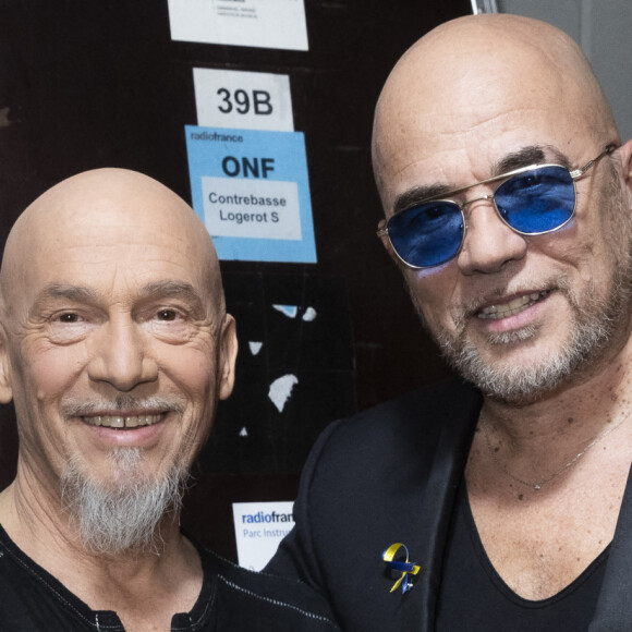 Exclusif - Florent Pagny, Pascal Obispo - Backstage de l'émission spéciale "Unis pour l'Ukraine" à la Maison de la Radio et de la Musique, diffusée en direct sur France 2 le 8 mars 2022. © Cyril Moreau / Jack Tribeca / Bestimage