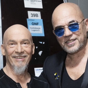 Exclusif - Florent Pagny, Pascal Obispo - Backstage de l'émission spéciale "Unis pour l'Ukraine" à la Maison de la Radio et de la Musique, diffusée en direct sur France 2 le 8 mars 2022. © Cyril Moreau / Jack Tribeca / Bestimage