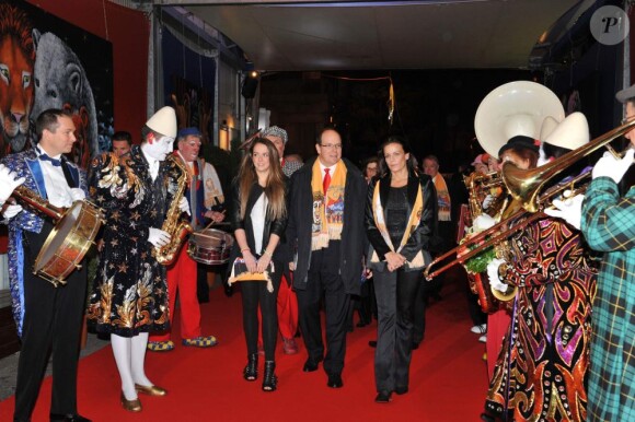 Albert, Stéphanie et Pauline à l'ouverture du Festival International du Cirque de Monte-Carlo. 14/01/2010