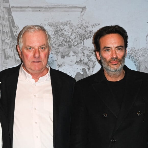 Paul Belmondo, Mathias Moncorgé (fils de Jean Gabin) avec sa femme et Anthony Delon - Vernissage de l'exposition Jean Gabin à l'Espace Landowski / Musée des Années 30 à Boulogne-Billancourt © Coadic Guirev/Bestimage