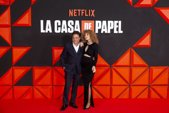 Enrique Arce et Esther Acebo - Photocall de la première de la saison 5 partie 2 de la série "Casa de papel" (Money Heist) au palais Vistalegre à Madrid. 