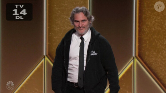 Joaquin Phoenix présente la 78ème cérémonie des Golden Globes, le 28 février 2021. (captures d'écran) - En raison de l'épidémie de Coronavirus (Covid-19), les acteurs sont en visioconférence. 
