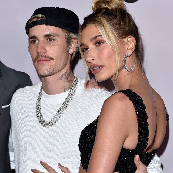 Justin Bieber et sa femme Hailey Baldwin Bieber au photocall de la première de la série documentaire lancée sur YouTube Originals "Justin Bieber: Seasons" au Regency Bruin Theatre de Los Angeles, Californie, Etats-Unis, le 27 janvier 2020.