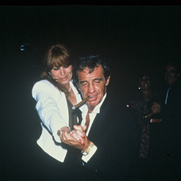 Archives - Jean-Paul Beldmondo danse au mariage de sa fille Patricia en 1986