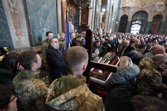 Obsèques de quatre soldats ukrainiens, tués lors de la guerre russo-ukrainienne, à l'Eglise des Saints Apôtres Pierre et Paul à Lviv, le 15 mars 2022.