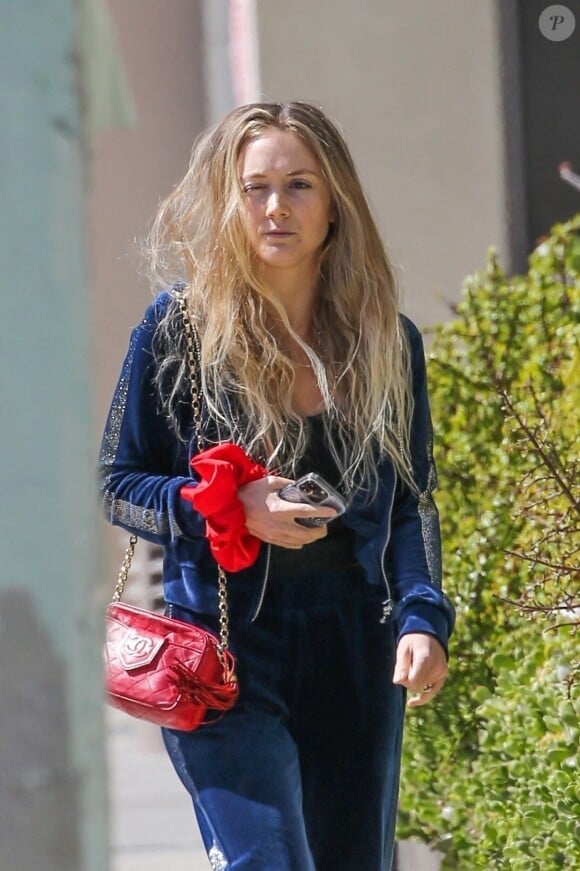 Exclusif - Billie Lourd se promène à West Hollywood le 7 mars 2022.