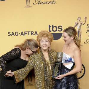 Debbie Reynolds, sa fille Carrie Fisher et Billie Lourd - 21e cérémonie annuelle des "Screen Actors Guild Awards" à l'auditorium "The Shrine" à Los Angeles, le 25 janvier 2015. 