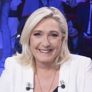 Exclusif - Marine Le Pen sur le plateau de l'émission "Face à Baba" diffusée en direct sur C8 le 16 mars 2022.