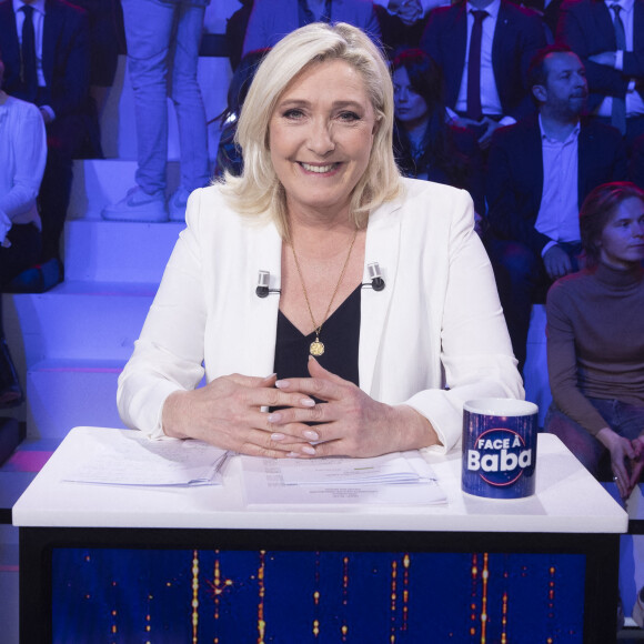 Exclusif - Marine Le Pen sur le plateau de l'émission "Face à Baba" diffusée en direct sur C8 le 16 mars 2022.