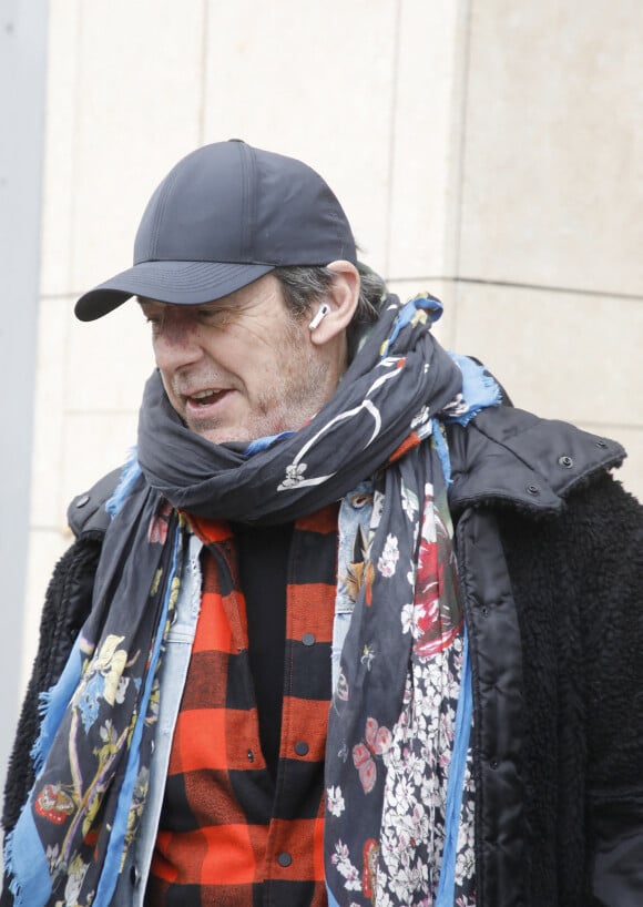 Exclusif - Jean-Luc Reichmann à sa sortie d'un enregistrement radio dans les studios RTL à Paris, le 10 février 2022.