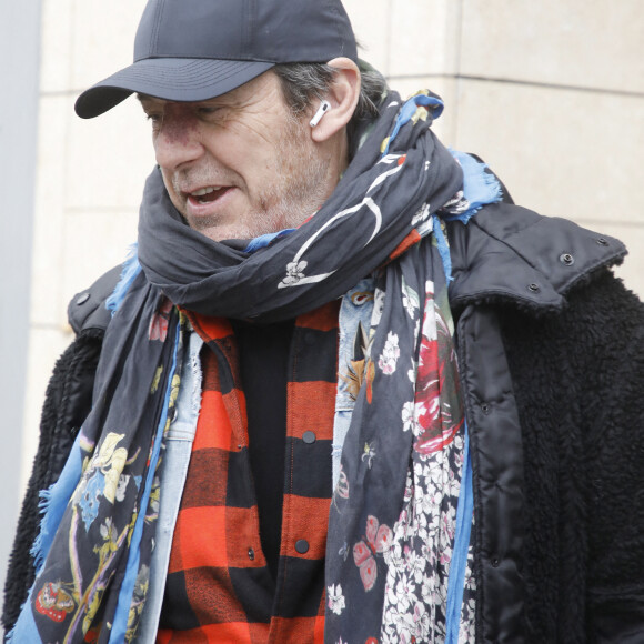 Exclusif - Jean-Luc Reichmann à sa sortie d'un enregistrement radio dans les studios RTL à Paris, le 10 février 2022.