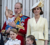 Le prince William, duc de Cambridge, et Catherine (Kate) Middleton, duchesse de Cambridge, le prince George de Cambridge la princesse Charlotte de Cambridge, le prince Louis de Cambridge - La famille royale au balcon du palais de Buckingham lors de la parade Trooping the Colour, célébrant le 93ème anniversaire de la reine Elisabeth II.