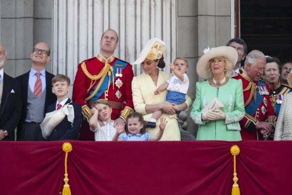 Le prince William, duc de Cambridge, et Catherine (Kate) Middleton, duchesse de Cambridge, le prince George de Cambridge, la princesse Charlotte de Cambridge, le prince Louis de Cambridge, Camilla Parker Bowles, duchesse de Cornouailles, le prince Charles, prince de Galles - La famille royale au balcon du palais de Buckingham lors de la parade Trooping the Colour 2019, célébrant le 93ème anniversaire de la reine Elisabeth II, Londres, le 8 juin 2019.