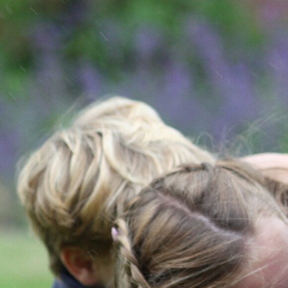 Le prince William, duc de Cambridge à l'occasion de ses 38 ans et de la Fête des pères en compagnie de ses enfants le prince George, la princesse Charlotte et le prince Louis dans le jardin de leur demeure d'Anmer Hall, Royaume Uni, le 21 juin 2020. La photo a été prise par Kate Middleton.