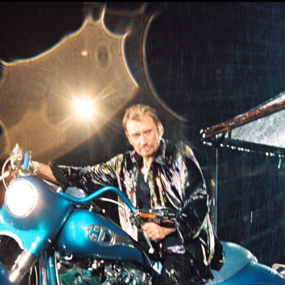 Johnny Hallyday au Stade de France avec sa moto "Laura Eyes", le 11 septembre 1998.