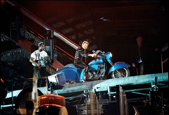 Johnny Hallyday en répétition à moto au Stade de France, le 4 septembre 1998.