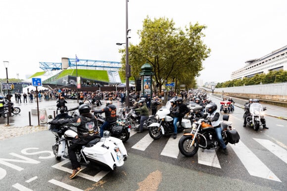 Illustration des motards en Harley Davidson - Inauguration de l'esplanade "Johnny Hallyday" et de la statue "Quelque chose de ..." de l'artiste Bertrand Lavier sur le parvis de la salle de concert AccorHotels Arena Paris Bercy à Paris. Le 14 septembre 2021 