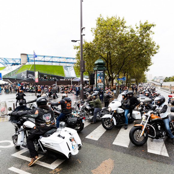 Illustration des motards en Harley Davidson - Inauguration de l'esplanade "Johnny Hallyday" et de la statue "Quelque chose de ..." de l'artiste Bertrand Lavier sur le parvis de la salle de concert AccorHotels Arena Paris Bercy à Paris. Le 14 septembre 2021 