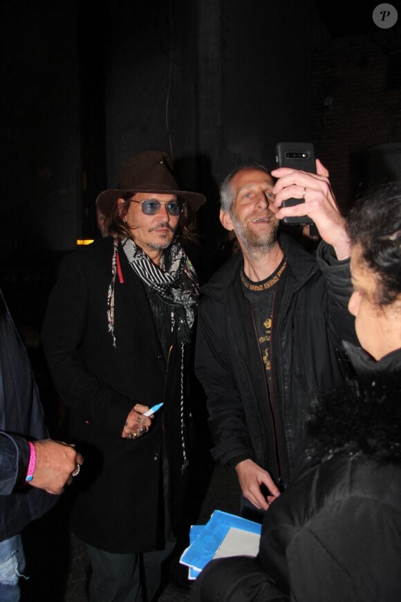 L'acteur Johnny Depp assiste à un concert caritatif à Hollywood, le 19 mars 2022.