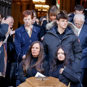 Nathalie Marquay et ses enfants Lou et Tom - La famille de Jean-Pierre Pernaut à la sortie des obsèques en la Basilique Sainte-Clotilde à Paris le 9 mars 2022. © Cyril Moreau/Bestimage