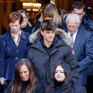 Nathalie Marquay et ses enfants Lou et Tom - La famille de Jean-Pierre Pernaut à la sortie des obsèques en la Basilique Sainte-Clotilde à Paris le 9 mars 2022. © Cyril Moreau/Bestimage