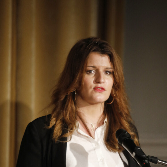 Exclusif - La Ministre Marlène Schiappa - Showcase du spectacle "La Voie des Femmes", mis en scène Séverine Ferrer à la Mairie du 3eme de Paris. Le 25 Novembre 2021. © Denis Guignebourg / Bestimage 