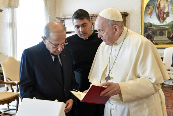Le pape François reçoit le président de la République libanaise, Michel Aoun au Vatican à Rome, le 21 mars 2022. 