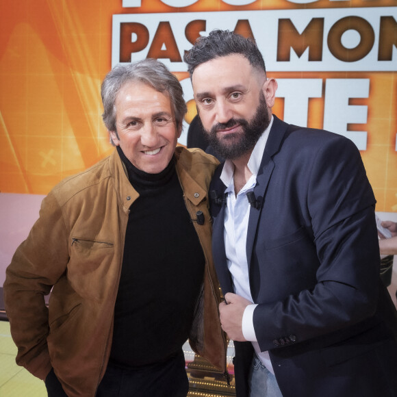 Exclusif - Richard Anconina, Cyril Hanouna sur le plateau de l'émission Touche pas à mon poste (TPMP) diffusée en direct sur C8 le 21 mars 2022. © Jack Tribeca / Bestimage 