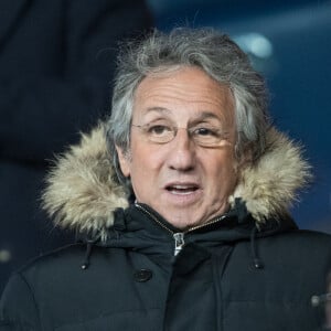 Richard Anconina - People dans les tribunes du parc des princes lors du match de championnat de Ligue 1 Conforama opposant le Paris Saint-Germain (PSG) à Lille le 22 Novembre 2019 à Paris © Cyril Moreau / Bestimage 