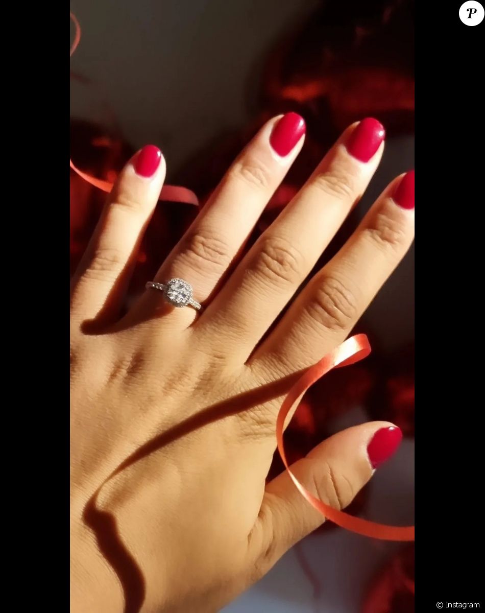 Lysa Rose, ex-candidate de "L'île de la tentation" et des "Princes et princesses de l'amour" sur W9, annonce ses fiançailles avec son amoureux Marc-Antoine.