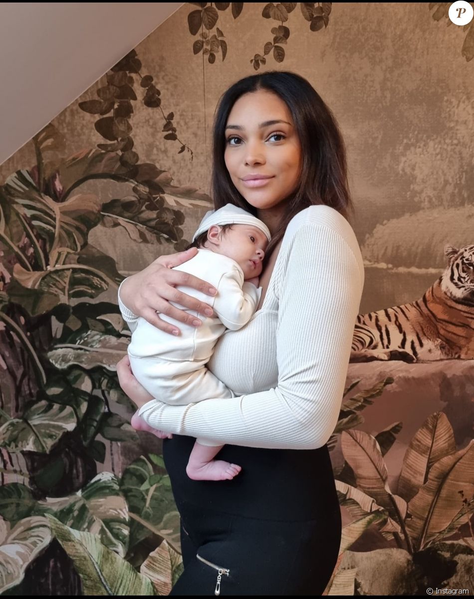 Lysa Rose, ex-candidate de télé-réalité vue dans "L'île de la tentation" et "Les Princes et princesses de l'amour", en couple avec son beau Marc-Antoine.