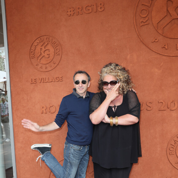Elie Semoun et Marianne James au village lors des internationaux de tennis de Roland Garros à Paris, le 9 juin 2018. © Cyril Moreau/Bestimage 