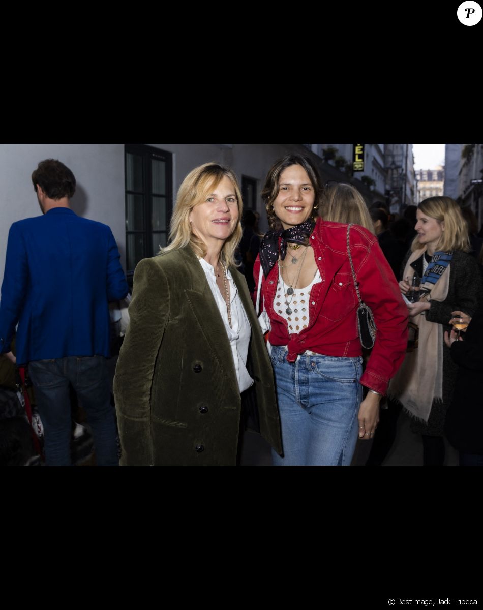 Exclusif - Virginie Couperie-Eiffel et sa fille Vanille Clerc - Cocktail Chez Marc'O pour la première édition du parcours Off Vendôme. Paris, le 24 mars 2022. © Jack Tribeca / Bestimage