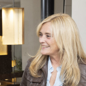 Exclusif - Karin Viard, Marie Poniatowski - Boutique Stone de Marie Poniatowski pendant la première édition du parcours Off Vendôme à Paris, le 24 mars 2022. © Jack Tribeca / Bestimage