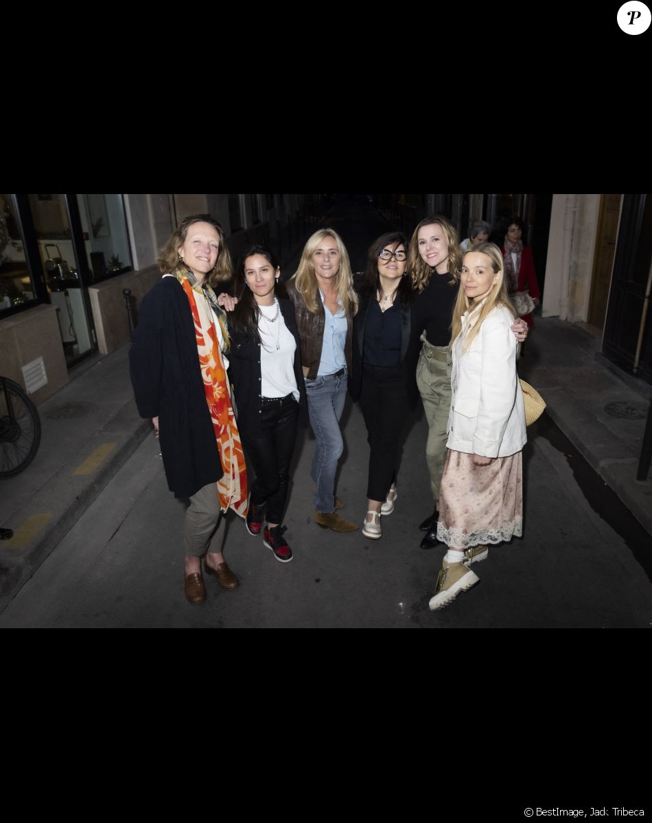 Exclusif - Stéphanie Roger, Amélie Huynh, Marie Poniatowski, Pascale Monvoisin, Dorothée Contour, Charlotte Chesnais - Cocktail Chez Marc'O pour la première édition du parcours Off Vendôme. Paris, le 24 mars 2022. © Jack Tribeca / Bestimage