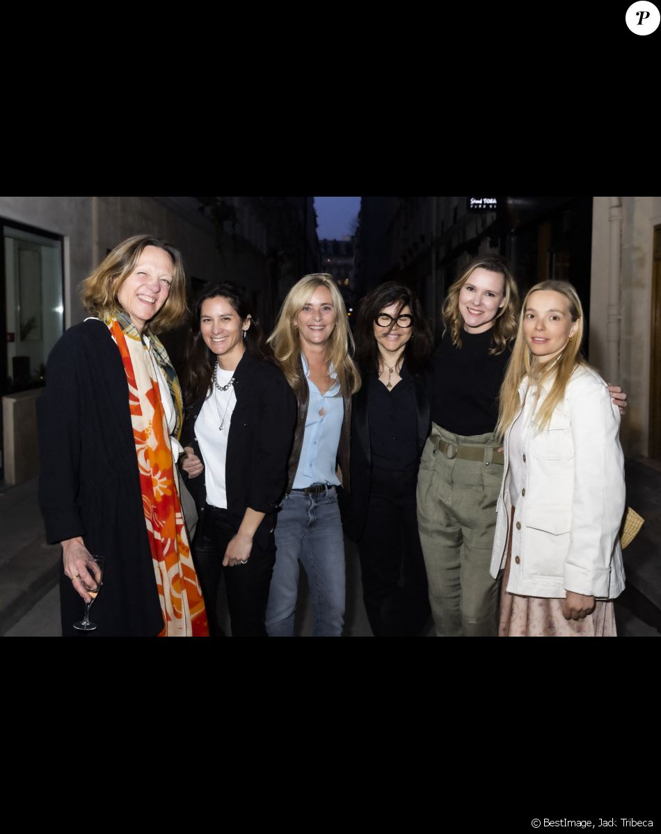Exclusif - Stéphanie Roger, Amélie Huynh, Marie Poniatowski, Pascale Monvoisin, Dorothée Contour, Charlotte Chesnais - Cocktail Chez Marc'O pour la première édition du parcours Off Vendôme. Paris, le 24 mars 2022. © Jack Tribeca / Bestimage