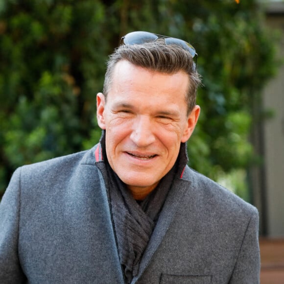 Benjamin Castaldi quitte le studio Gabriel à Paris, après l'enregistrement de l'émission "Vivement Dimanche" consacrée à Y.Montand et diffusée le 14 novembre 2021 sur France 2. Le 28 octobre 2021. © Christophe Clovis / Bestimage