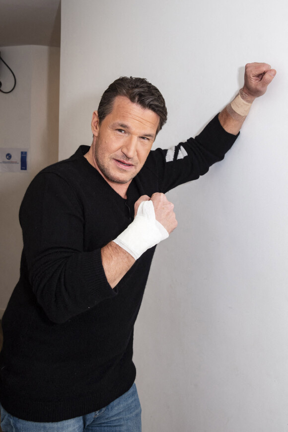 Exclusif - Benjamin Castaldi (la main bandée suite à une brulure grave) - Backstage de l'enregistrement de l'émission "A prendre ou à laisser" (APOAL), et de "Touche Pas à Mon Poste" (TPMP), présentée par C.Hanouna et diffusée en direct sur C8 le 20 janvier © Jack Tribeca / Bestimage 