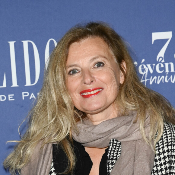 Valérie Trierweiler - People au concert de Nicoletta, à l'occasion de ses 50 ans de carrière, au Lido à Paris. C'est la première fois depuis 20 ans que le Lido accueille un concert. La chanteuse remontera sur cette scène le 7 novembre. Le 4 novembre 2021 © Coadic Guirec / Bestimage